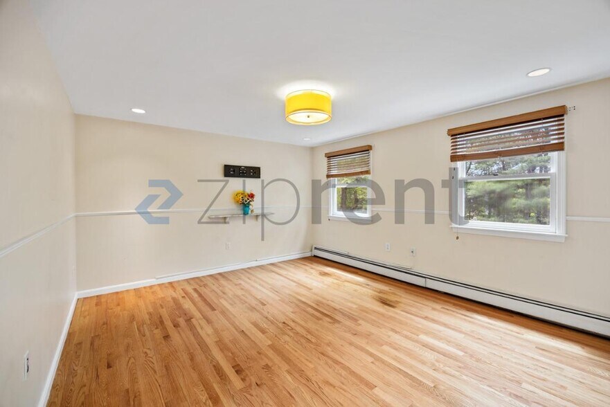 Building Photo - Unit