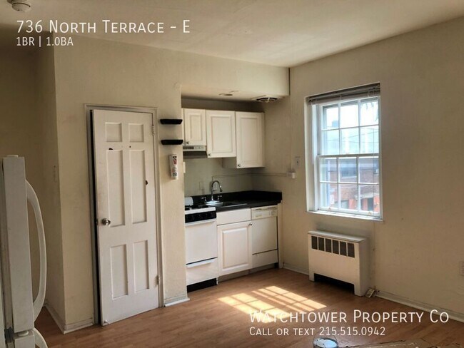 Building Photo - 736 North Terrace