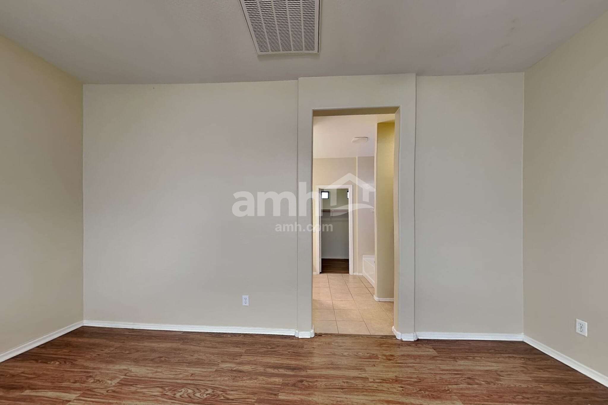 Building Photo - 7242 W St Charles Ave
