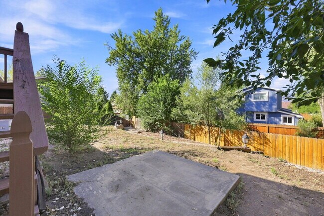 Building Photo - $1,895.95 3-bed, 1.5-bathroom located in Colorado Springs with a washer and dryer.