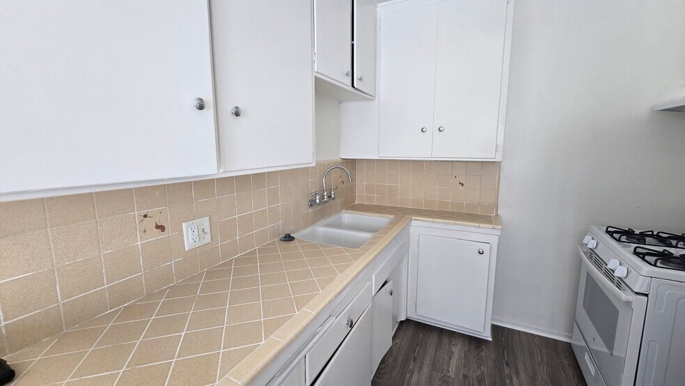 Building Photo - 12015 Lamanda St