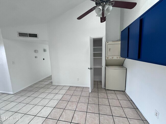 Building Photo - 5524 Oakbriar Cir