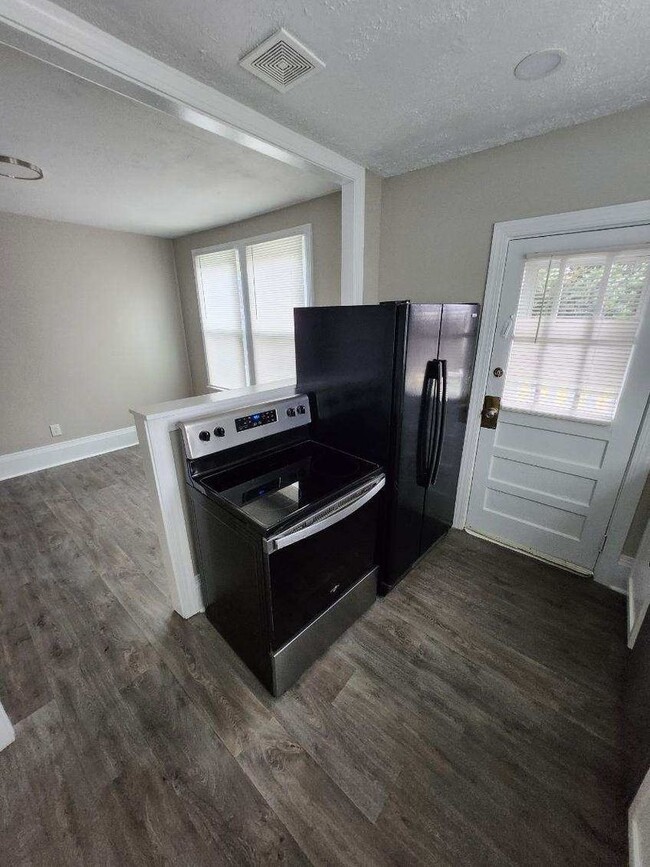 Building Photo - 2309 Westview Dr