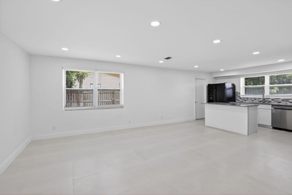 Building Photo - 2630 SW 49th Ct