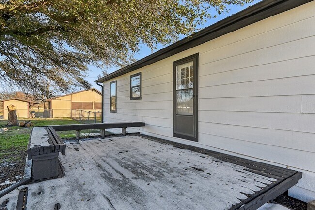 Building Photo - 250 Co Rd 3318