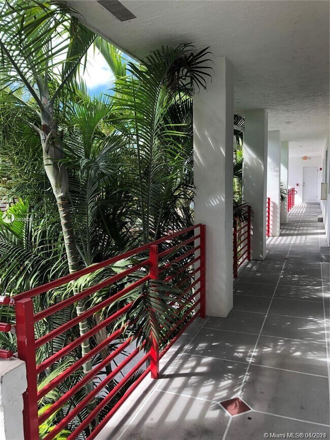 Building Photo - 9040 Collins Ave