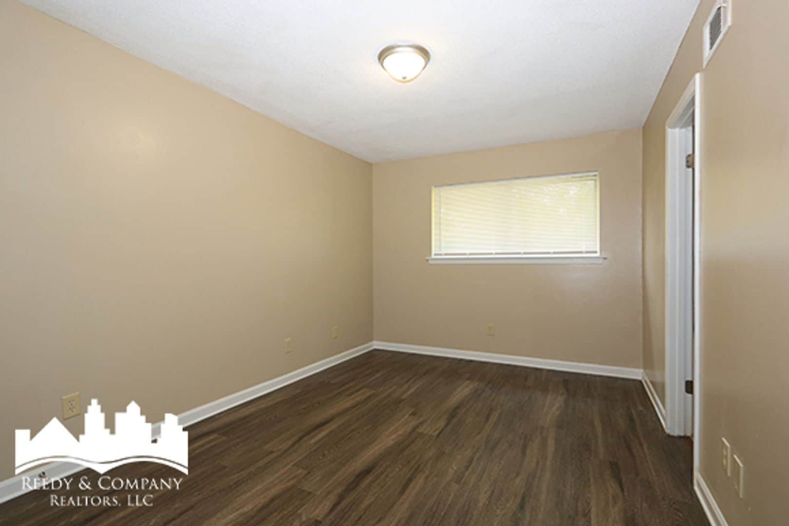 Building Photo - 3095 Normandy Dr