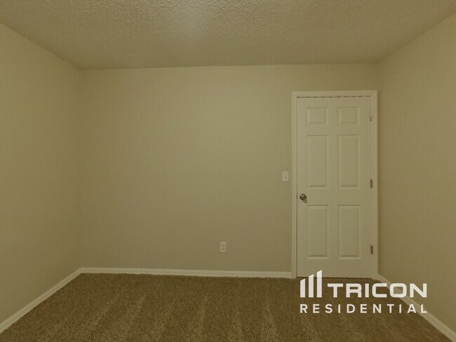 Building Photo - 5044 Pine Needle Dr