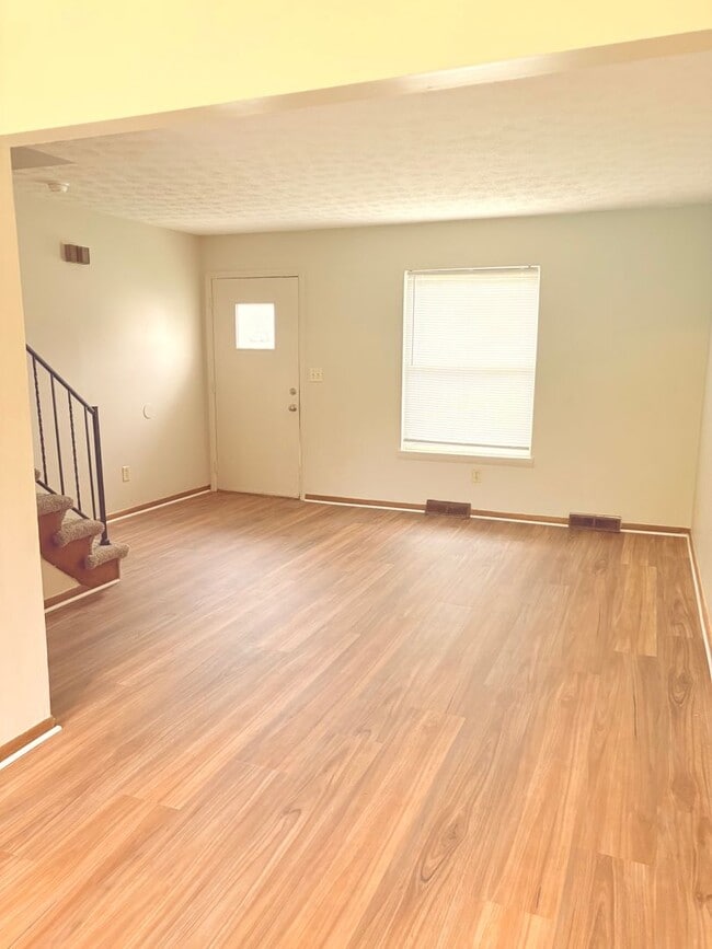 Building Photo - Beautiful 2BR 1.5BA Home w/ A/C • Driveway Parking in Gahanna