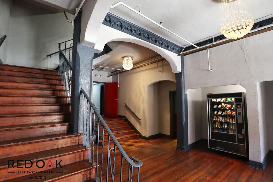 Building Photo - 687 Shatto Pl