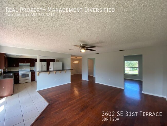 Building Photo - Cedar Hills - Desirable SE neighborhood 3/2/2