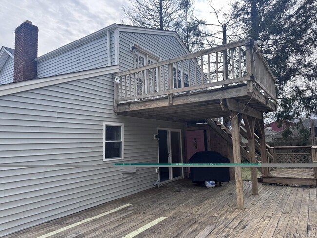 Building Photo - 35 Hallock Rd
