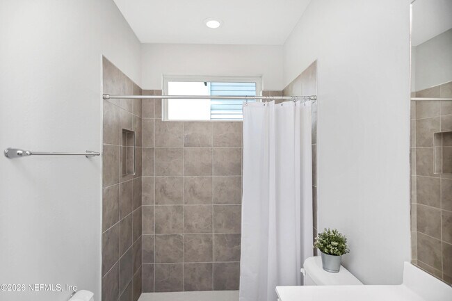 Building Photo - 179 Horsetail Ct