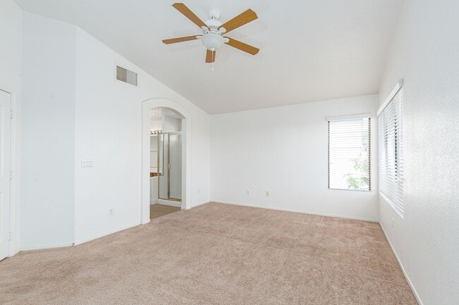 Building Photo - Great 5 Bedroom Home in Summerlin