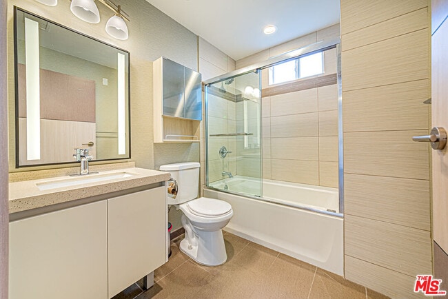 Building Photo - 903 S New Hampshire Ave