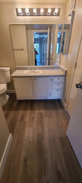 Building Photo - 555 E Silverado Ranch Blvd
