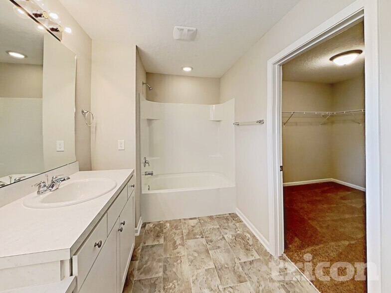 Building Photo - 11351 John Rutledge Pl