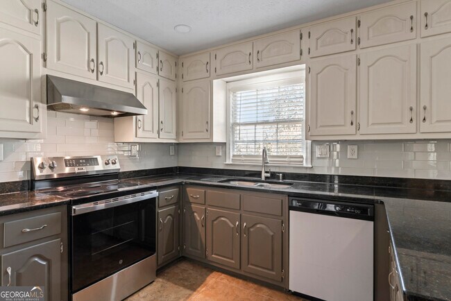 Building Photo - 5170 Lost Dutchman Dr