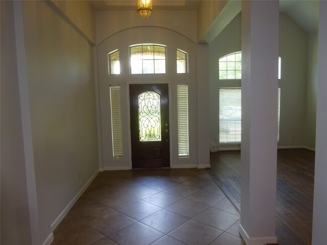 Building Photo - 13502 Redwood Shores Dr