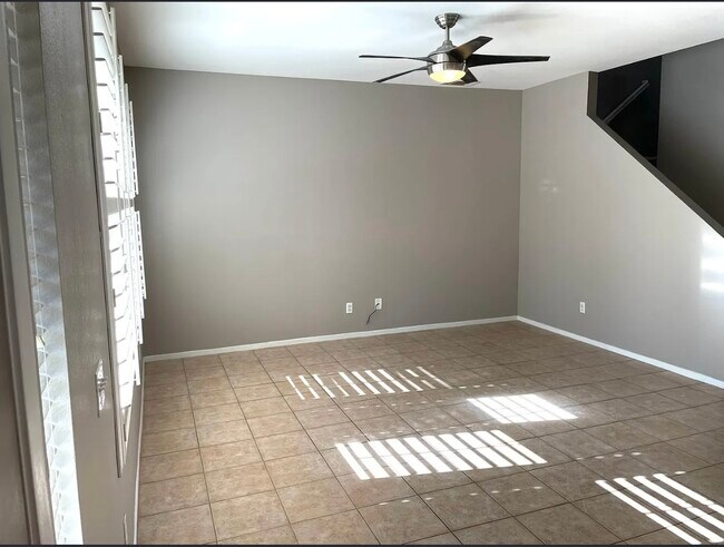 Building Photo - 1331 Statice Ct