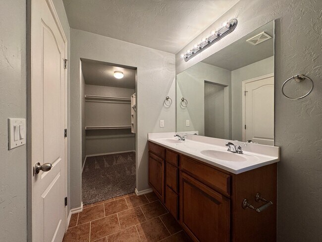 Building Photo - 3 Bedroom Home in Piedmont with ALL APPLIA...