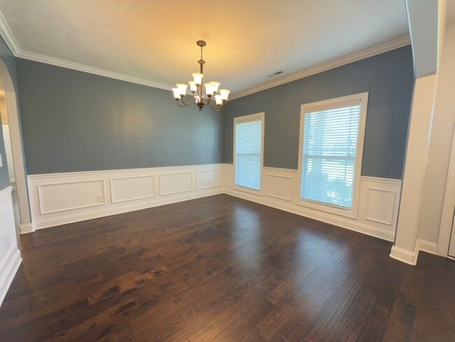 Building Photo - 532 Larkspur Dr
