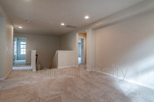 Building Photo - 127 Blossom Ridge Dr