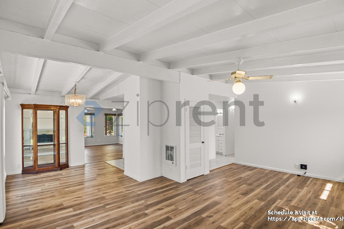 Building Photo - Unit