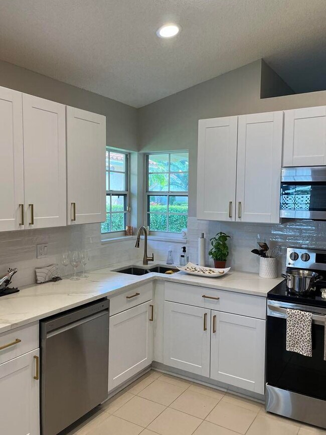 Building Photo - 5072 Alencia Ct