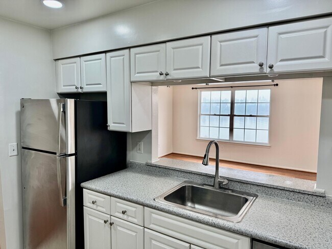 Building Photo - 34 Bergen Ridge Rd