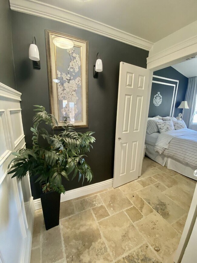 Building Photo - Camarillo- Stylish One Bedroom off Main House