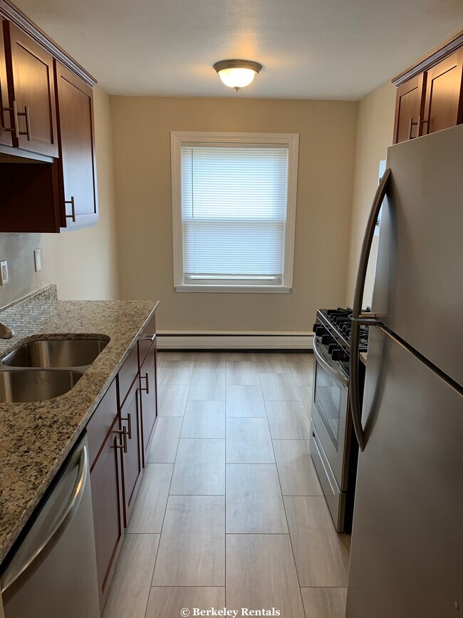 Building Photo - 1511 7th St W