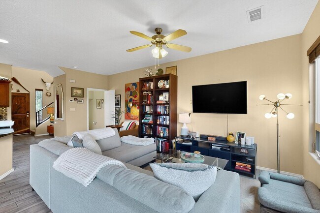 Building Photo - Sawmill District Townhouse 2/BD2/Story 2.5...