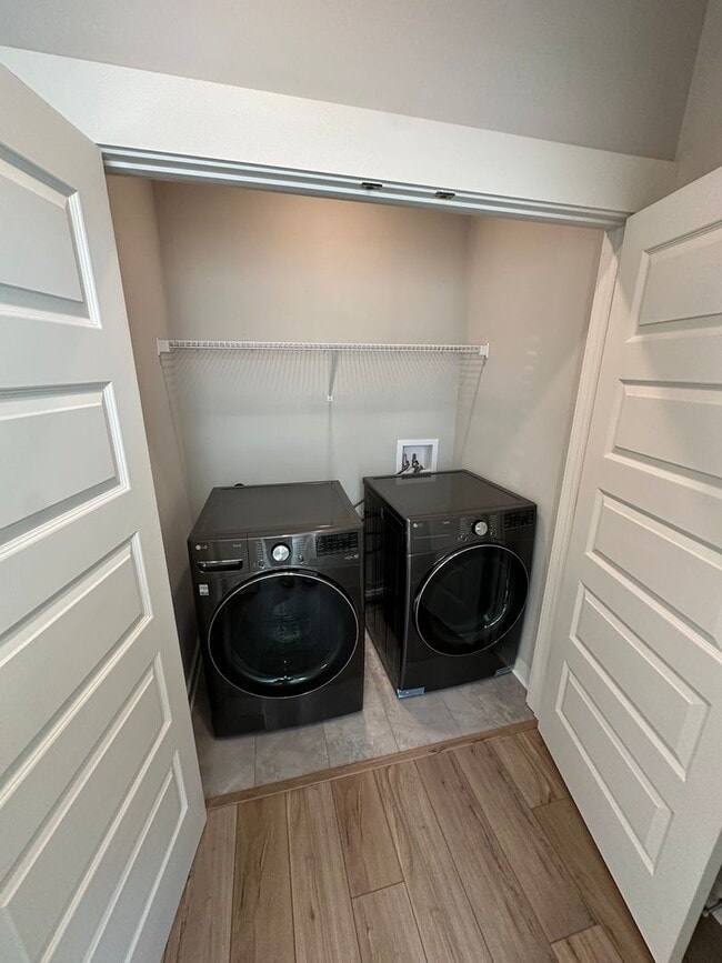 Building Photo - For Lease - 3 Bed, 2.5 Bath, 1846sqft Townhome, Lebanon