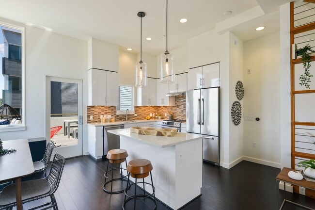 Building Photo - SF Shipyard - 3 BR, 2.5 BA Townhouse 1,437 Sq. Ft. - 3D Virtual Tour, 2-Car Garage