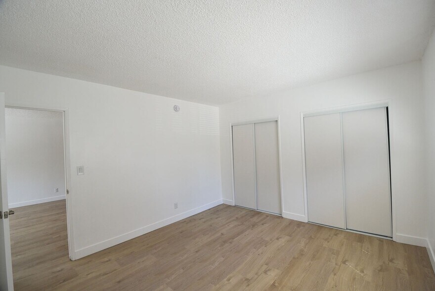 Building Photo - 5255 Blakeslee Ave