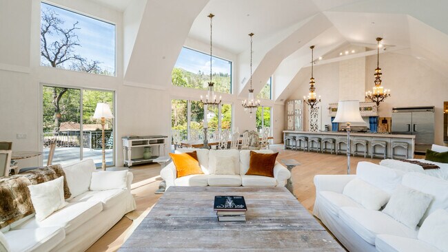 Building Photo - 822 Adobe Canyon Rd