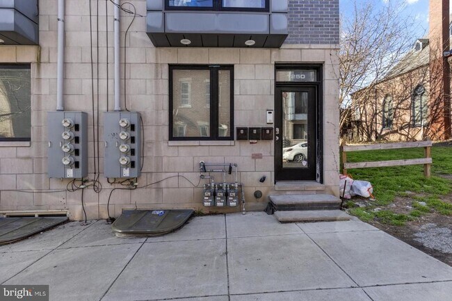 Building Photo - 1250 N 25th St