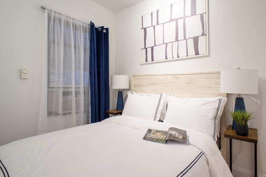 Building Photo - 69 Clinton St