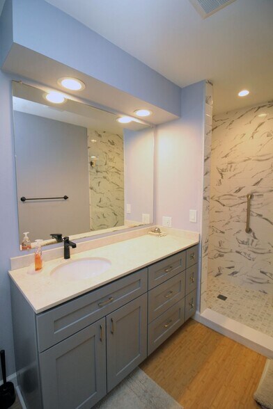 Building Photo - 2727 SE 58th Ave