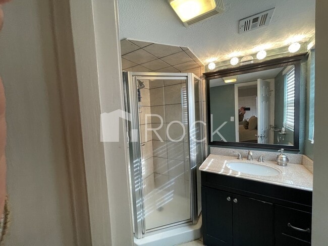 Building Photo - 3 bedroom/2 bathroom home in Moore Schools