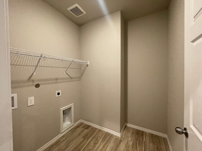 Building Photo - Beautiful 4x2 Rental Home in NBTX!