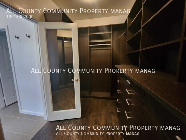 Building Photo - 43 Los Indios