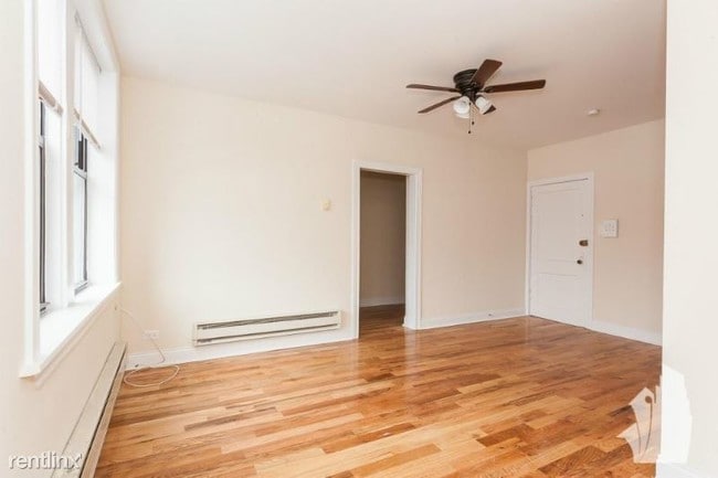 Building Photo - 1157 W Diversey Pkwy