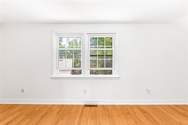 Building Photo - 214 Highland Rd