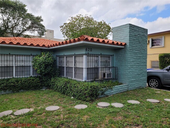 Primary Photo - 620 SW 6th Ave