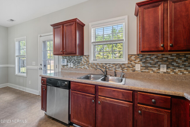 Building Photo - 270 Silver Hills Dr