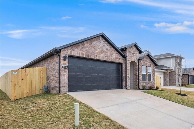 Building Photo - 138 S Maroon Ave