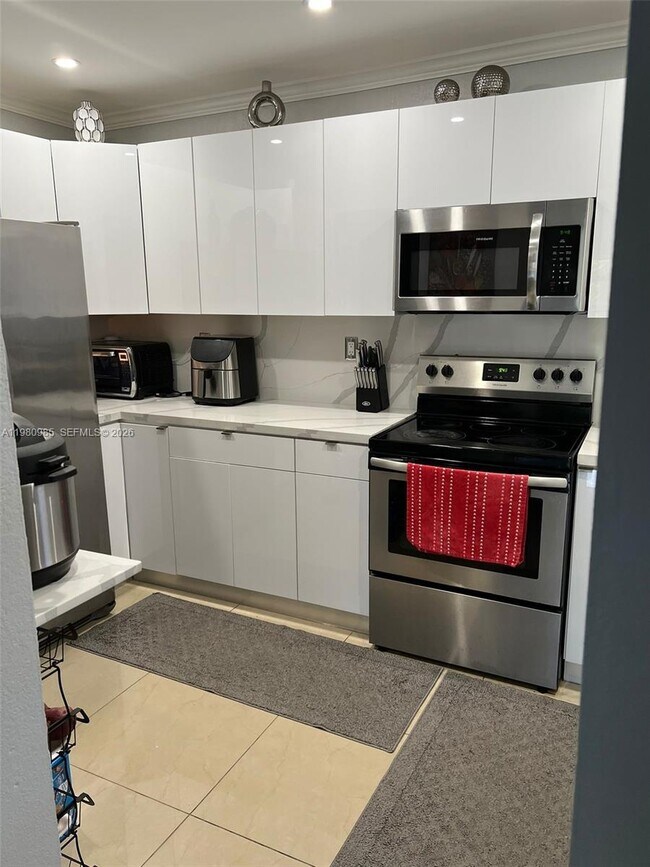 Building Photo - 13715 Kendale Lakes Cir