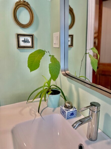 Building Photo - 3006 Govalle Ave